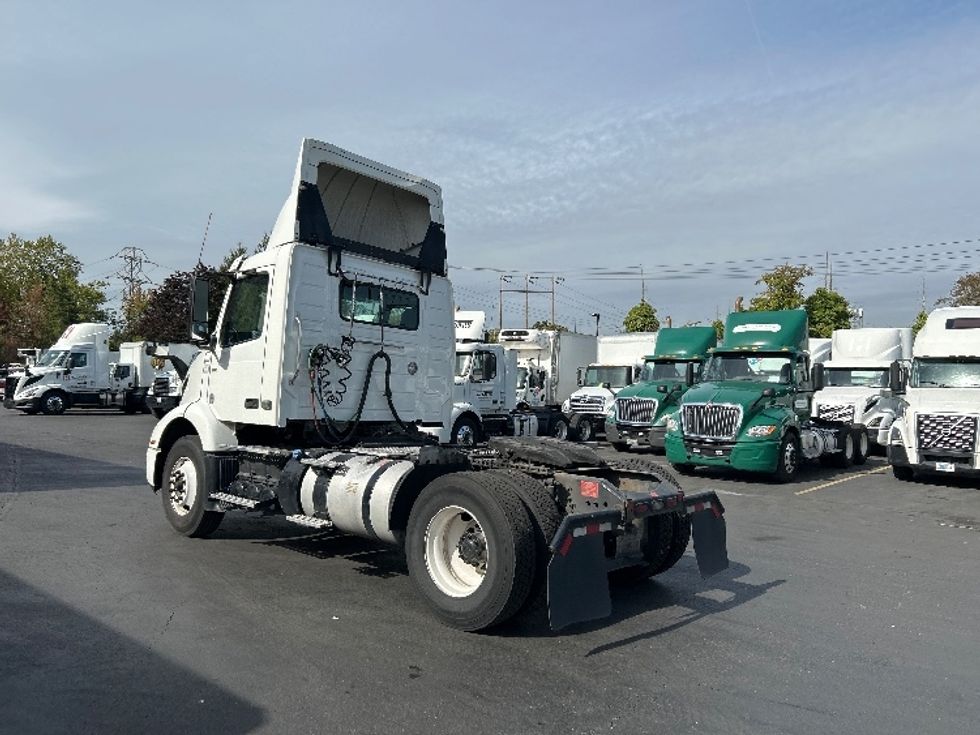 Day Cab Tractor-Heavy Duty Tractors-Volvo-2020-VNR42300-Kent-WA-346,490\n\t\tmiles-$ 31,500 - Image 5