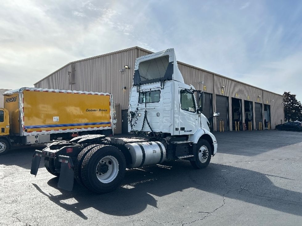 Day Cab Tractor-Heavy Duty Tractors-Volvo-2020-VNR42300-Kent-WA-346,490\n\t\tmiles-$ 31,500 - Image 7