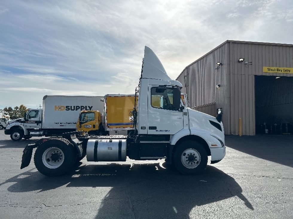 Day Cab Tractor-Heavy Duty Tractors-Volvo-2020-VNR42300-Kent-WA-346,490\n\t\tmiles-$ 31,500 - Image 8
