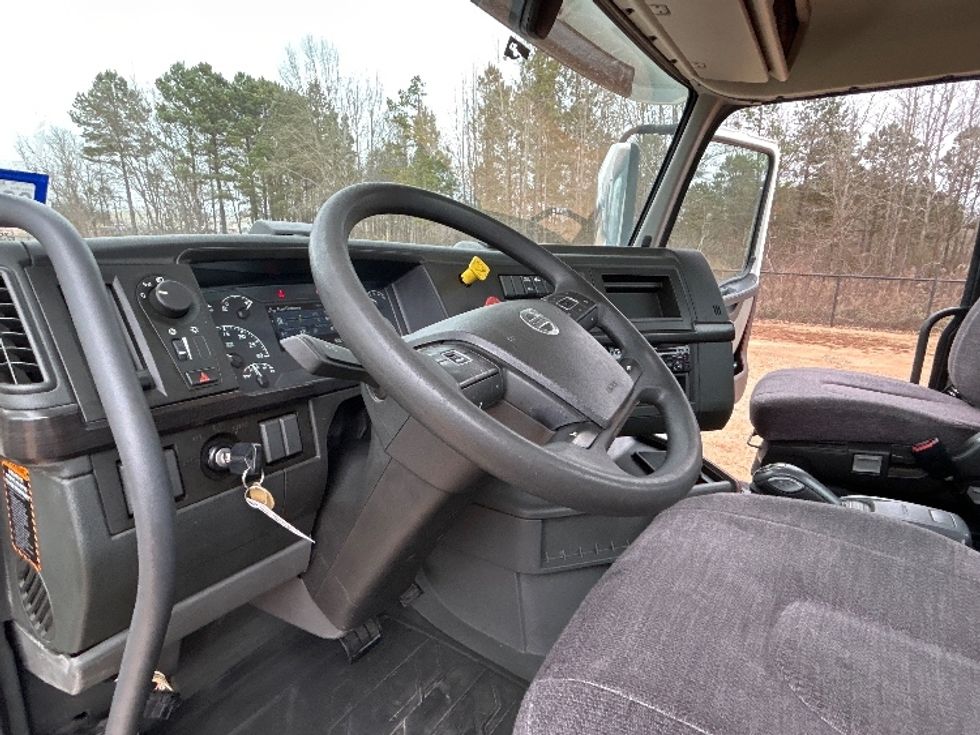 Day Cab Tractor-Heavy Duty Tractors-Volvo-2020-VNR42300-Tyler-TX-156,915\n\t\tmiles-$ 42,750 - Image 10