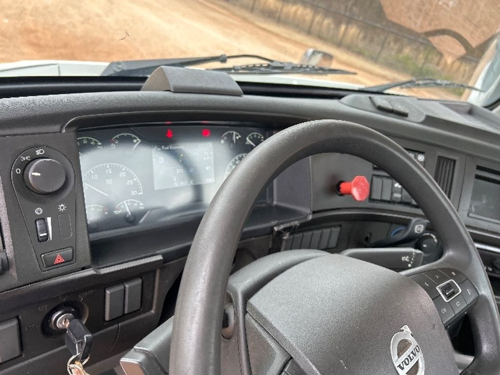 Day Cab Tractor-Heavy Duty Tractors-Volvo-2020-VNR42300-Tyler-TX-156,915\n\t\tmiles-$ 42,750 - Image 11