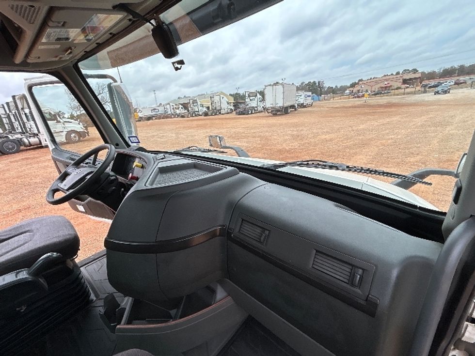 Day Cab Tractor-Heavy Duty Tractors-Volvo-2020-VNR42300-Tyler-TX-156,915\n\t\tmiles-$ 42,750 - Image 13