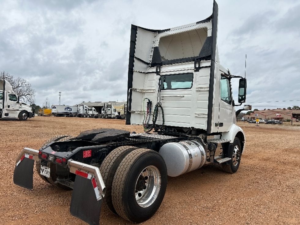 Day Cab Tractor-Heavy Duty Tractors-Volvo-2020-VNR42300-Tyler-TX-156,915\n\t\tmiles-$ 42,750 - Image 7