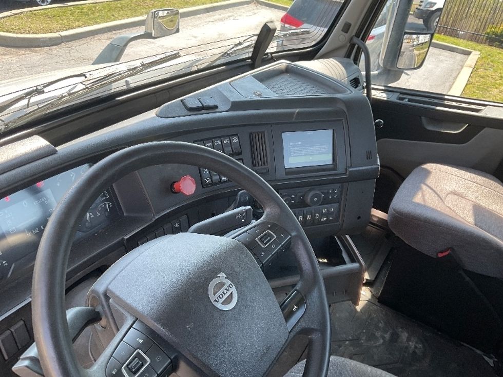 Day Cab Tractor-Heavy Duty Tractors-Volvo-2020-VNR62300-Rochester-NY-326,400\n\t\tmiles-$ 38,000 - Image 10