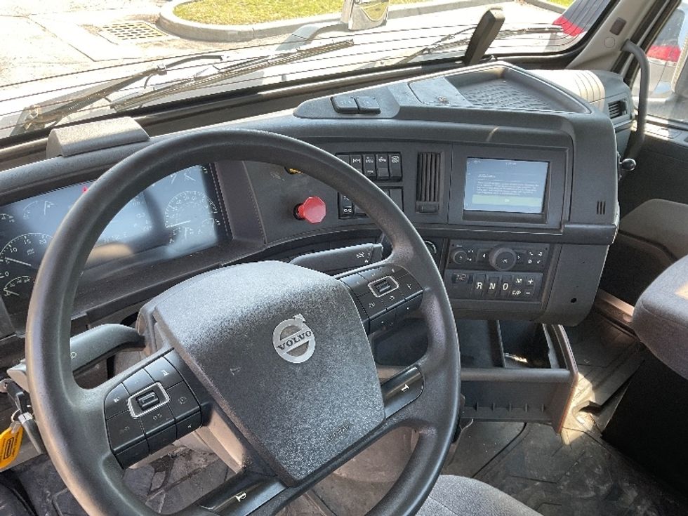Day Cab Tractor-Heavy Duty Tractors-Volvo-2020-VNR62300-Rochester-NY-326,400\n\t\tmiles-$ 38,000 - Image 11