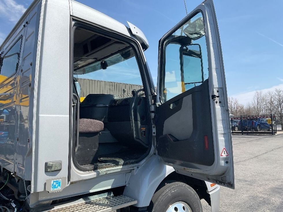 Day Cab Tractor-Heavy Duty Tractors-Volvo-2020-VNR62300-Rochester-NY-326,400\n\t\tmiles-$ 38,000 - Image 12