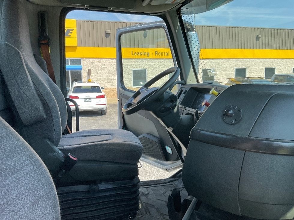 Day Cab Tractor-Heavy Duty Tractors-Volvo-2020-VNR62300-Rochester-NY-326,400\n\t\tmiles-$ 38,000 - Image 14