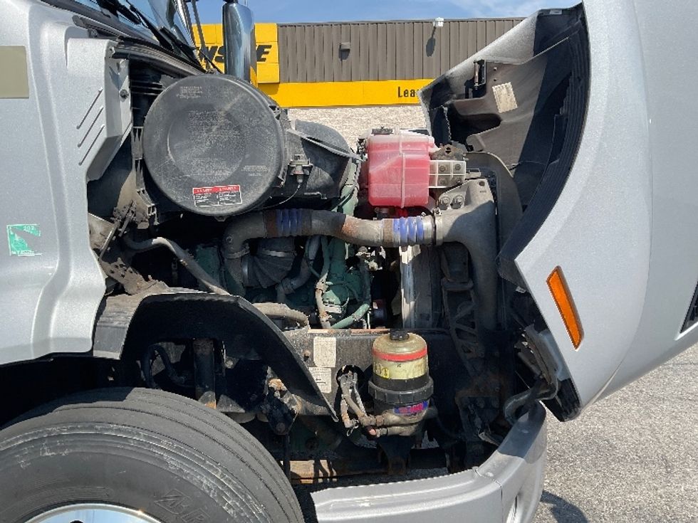 Day Cab Tractor-Heavy Duty Tractors-Volvo-2020-VNR62300-Rochester-NY-326,400\n\t\tmiles-$ 38,000 - Image 15