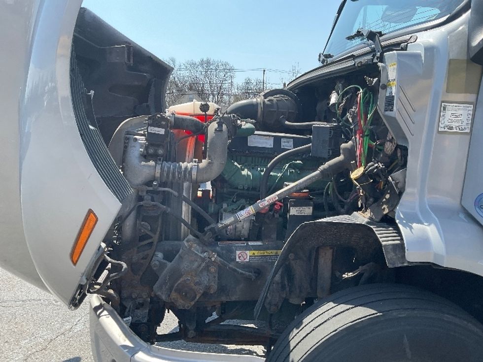 Day Cab Tractor-Heavy Duty Tractors-Volvo-2020-VNR62300-Rochester-NY-326,400\n\t\tmiles-$ 38,000 - Image 16
