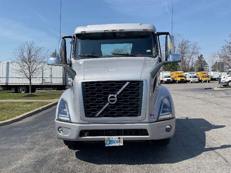 Day Cab Tractor-Heavy Duty Tractors-Volvo-2020-VNR62300-Rochester-NY-326,400\n\t\tmiles-$ 38,000 - Image 2