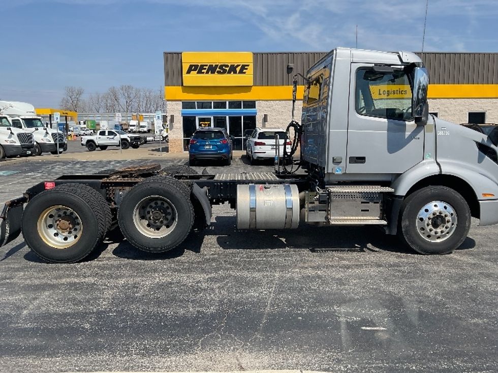 Day Cab Tractor-Heavy Duty Tractors-Volvo-2020-VNR62300-Rochester-NY-326,400\n\t\tmiles-$ 38,000 - Image 8