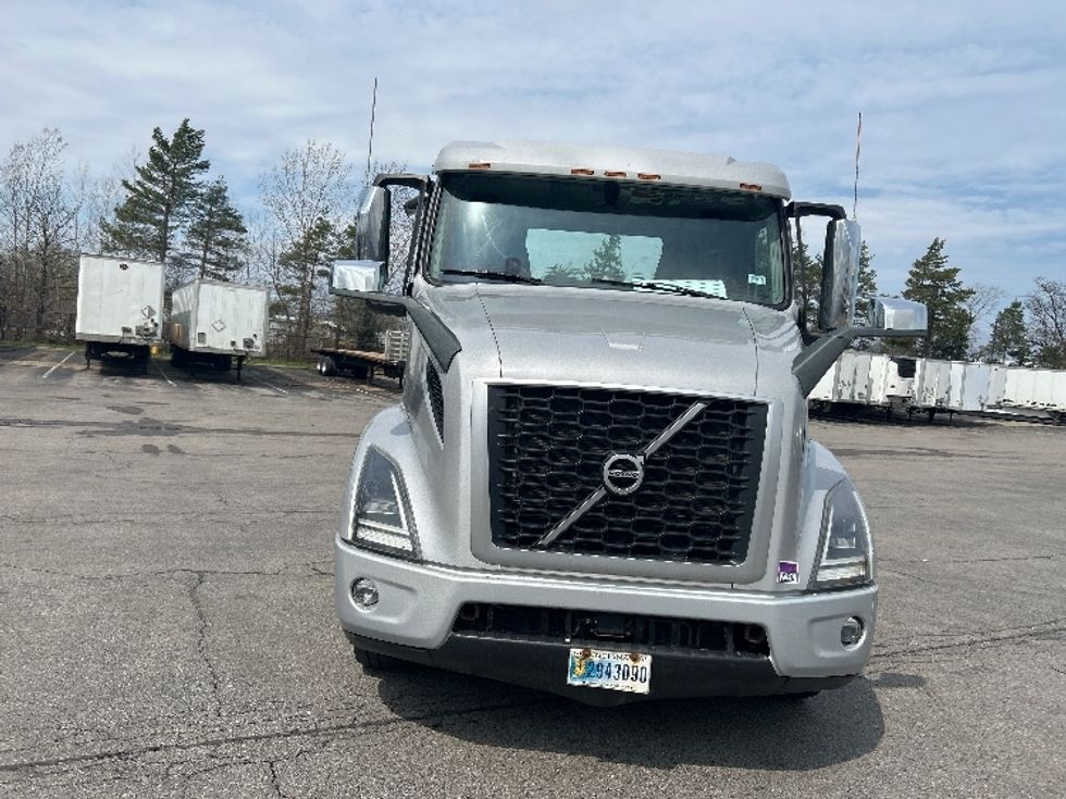 Day Cab Tractor-Heavy Duty Tractors-Volvo-2020-VNR62300-Rochester-NY-368,192\n\t\tmiles-$ 32,250 - Image 2