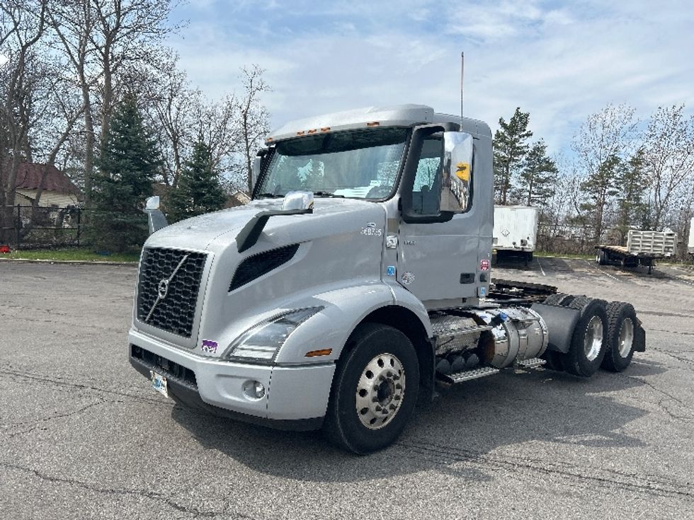 Day Cab Tractor-Heavy Duty Tractors-Volvo-2020-VNR62300-Rochester-NY-368,192\n\t\tmiles-$ 32,250 - Image 3