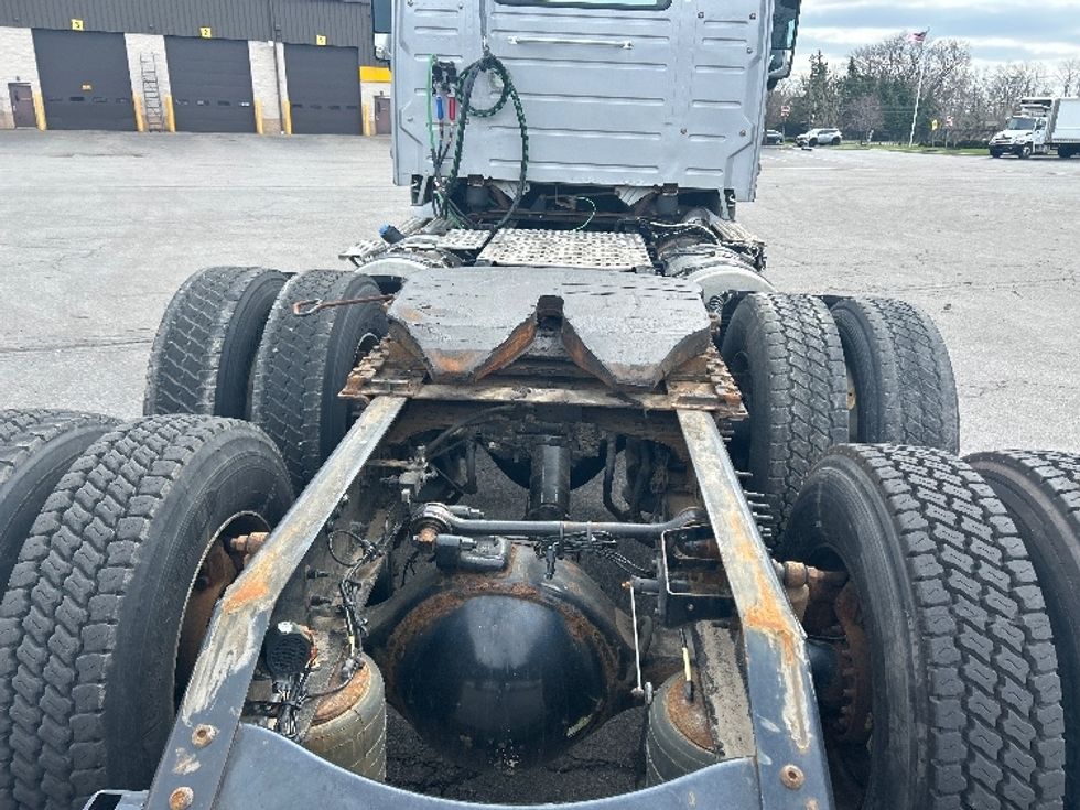 Day Cab Tractor-Heavy Duty Tractors-Volvo-2020-VNR62300-Rochester-NY-368,192\n\t\tmiles-$ 32,250 - Image 6