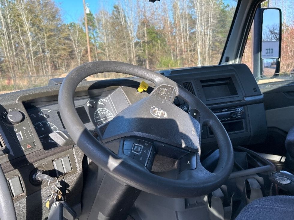 Day Cab Tractor-Heavy Duty Tractors-Volvo-2020-VNR62300-Tyler-TX-119,484\n\t\tmiles-$ 64,000 - Image 10