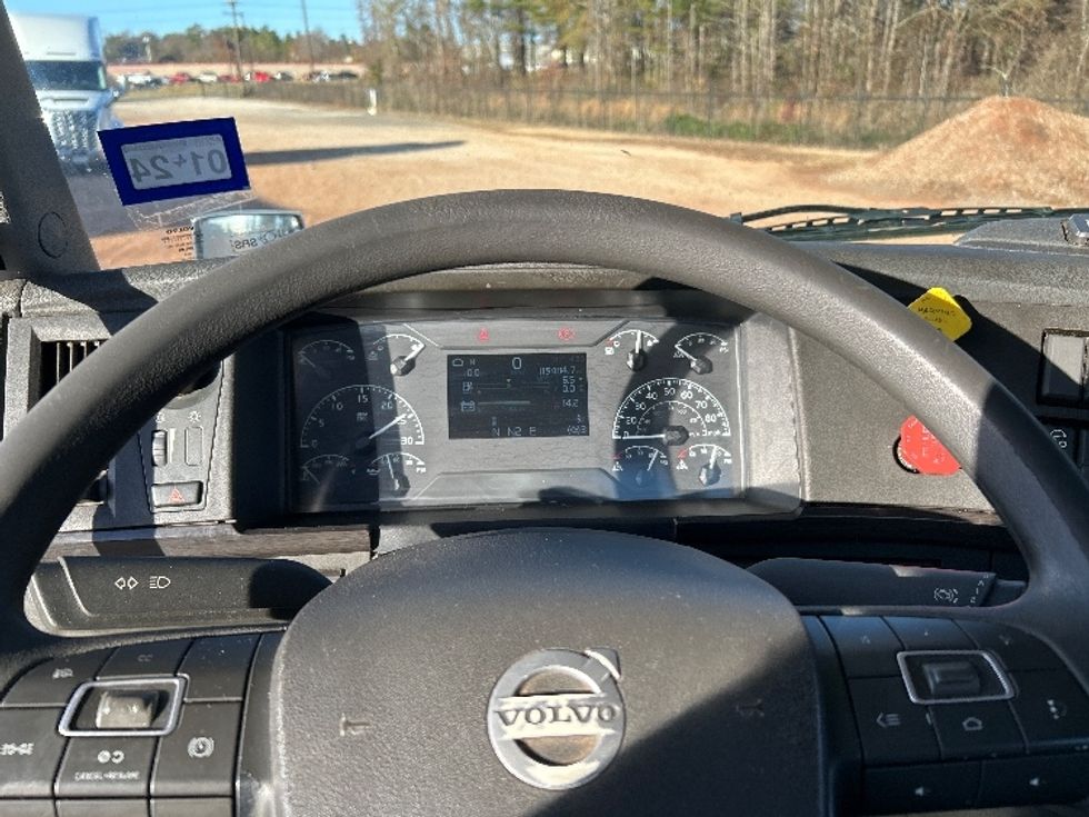 Day Cab Tractor-Heavy Duty Tractors-Volvo-2020-VNR62300-Tyler-TX-119,484\n\t\tmiles-$ 64,000 - Image 11