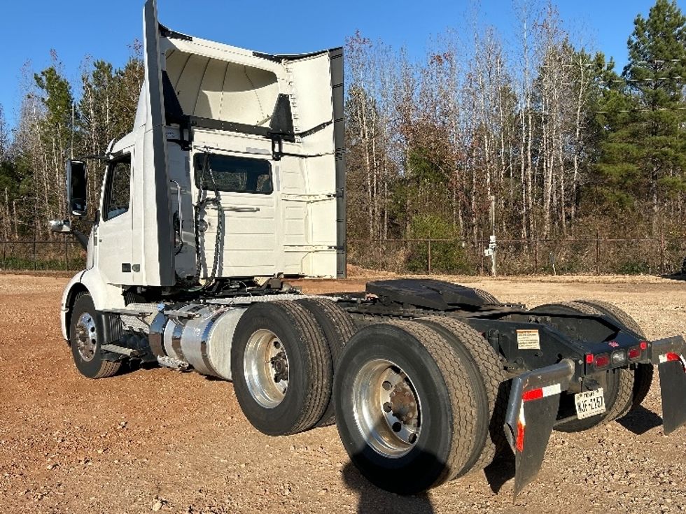 Day Cab Tractor-Heavy Duty Tractors-Volvo-2020-VNR62300-Tyler-TX-119,484\n\t\tmiles-$ 64,000 - Image 5