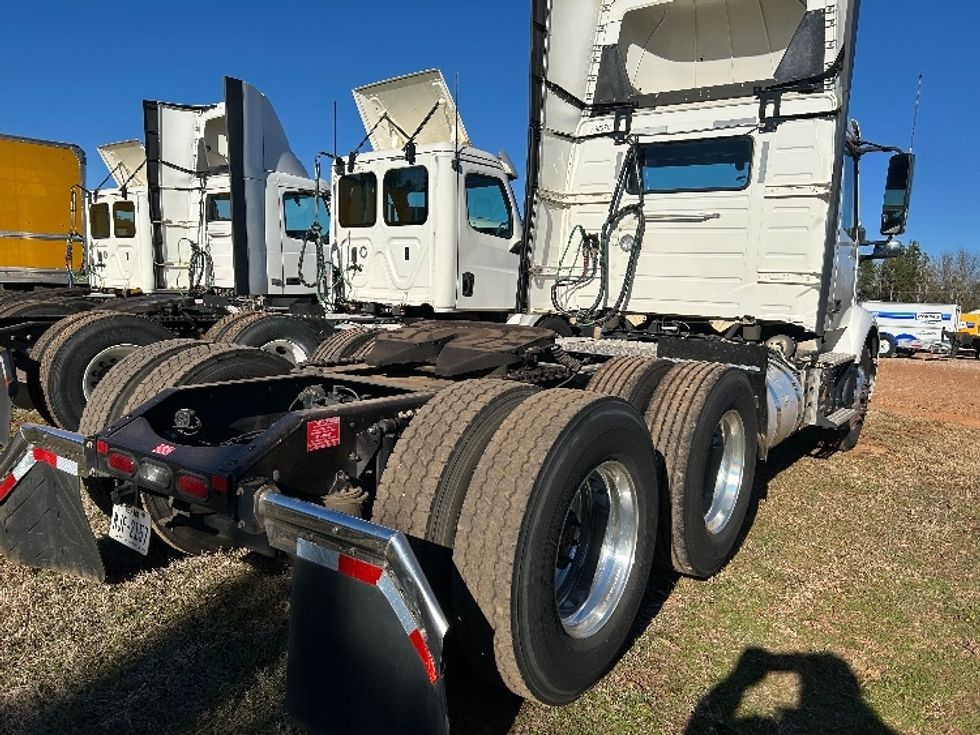 Day Cab Tractor-Heavy Duty Tractors-Volvo-2020-VNR62300-Tyler-TX-119,484\n\t\tmiles-$ 64,000 - Image 7