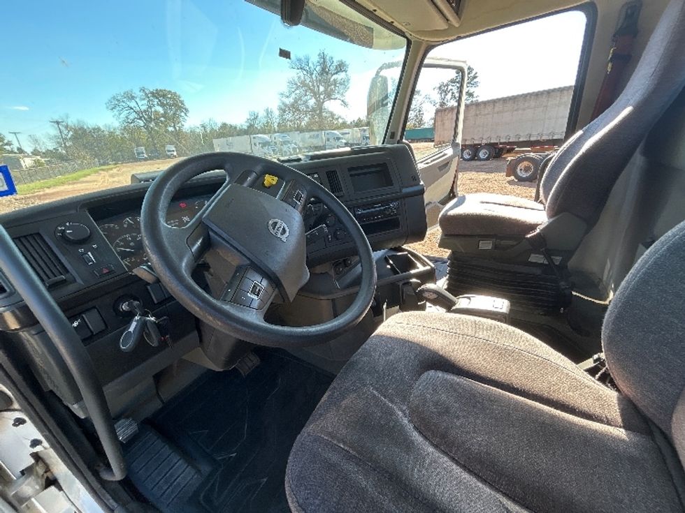 Day Cab Tractor-Heavy Duty Tractors-Volvo-2020-VNR62300-Tyler-TX-161,540\n\t\tmiles-$ 79,000 - Image 10