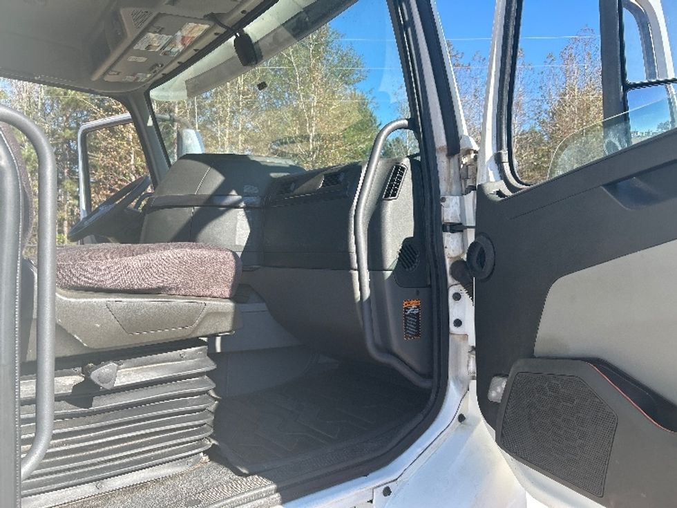 Day Cab Tractor-Heavy Duty Tractors-Volvo-2020-VNR62300-Tyler-TX-161,540\n\t\tmiles-$ 79,000 - Image 12