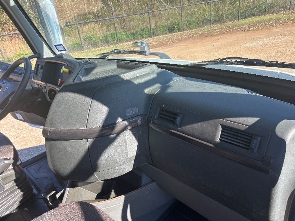 Day Cab Tractor-Heavy Duty Tractors-Volvo-2020-VNR62300-Tyler-TX-161,540\n\t\tmiles-$ 79,000 - Image 13