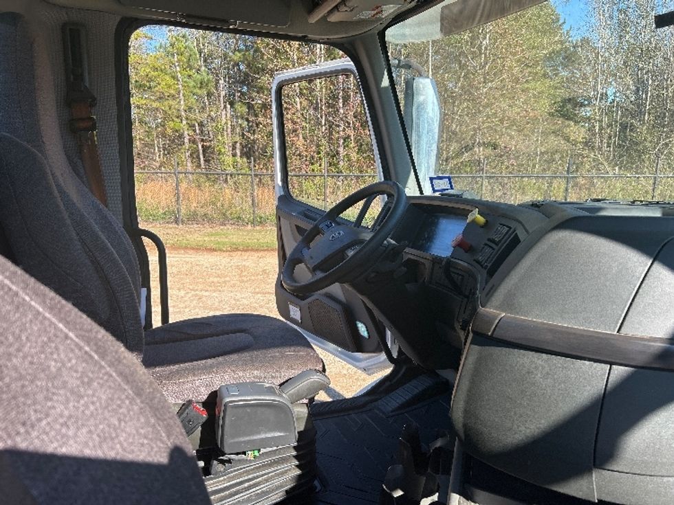 Day Cab Tractor-Heavy Duty Tractors-Volvo-2020-VNR62300-Tyler-TX-161,540\n\t\tmiles-$ 79,000 - Image 14