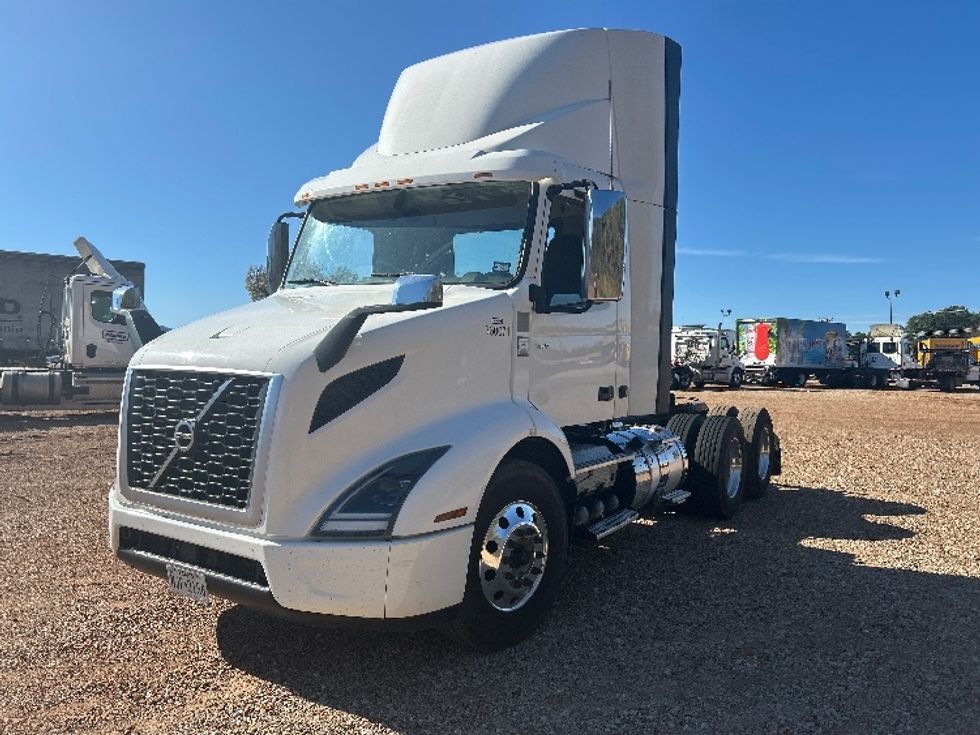Day Cab Tractor-Heavy Duty Tractors-Volvo-2020-VNR62300-Tyler-TX-161,540\n\t\tmiles-$ 79,000 - Image 3