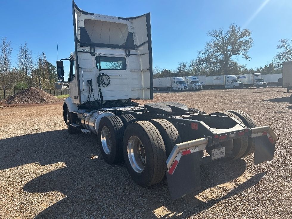 Day Cab Tractor-Heavy Duty Tractors-Volvo-2020-VNR62300-Tyler-TX-161,540\n\t\tmiles-$ 79,000 - Image 5
