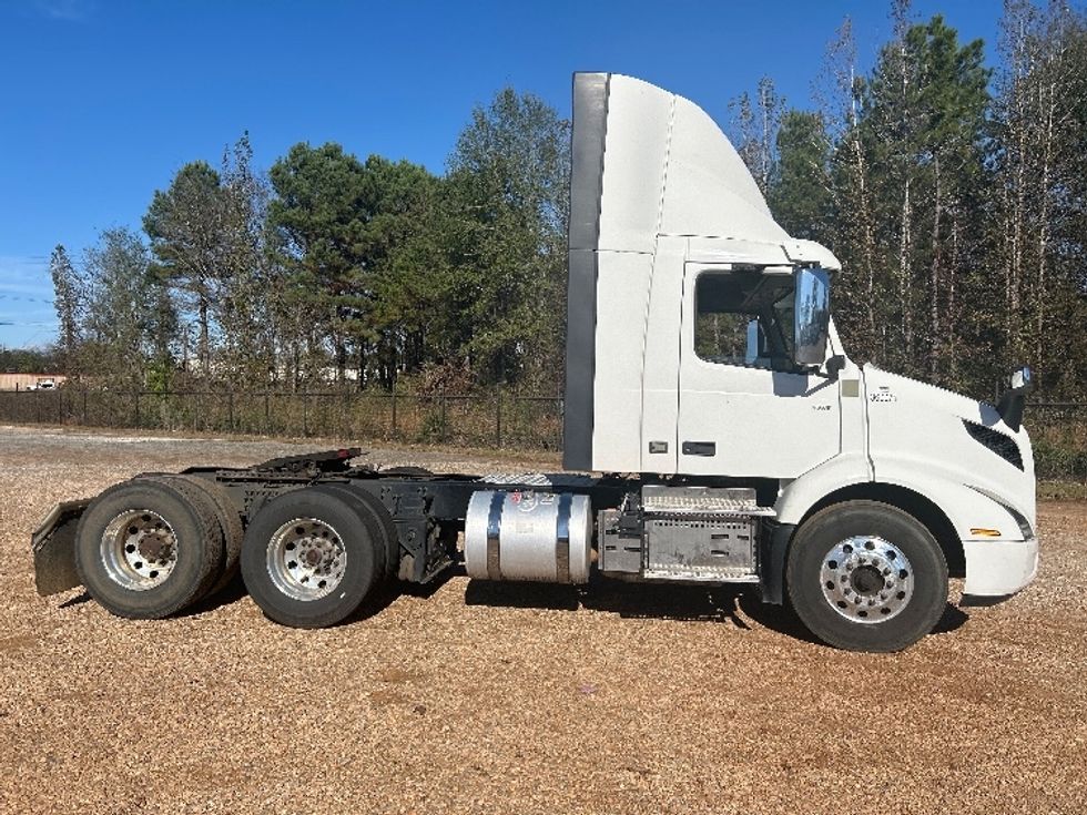 Day Cab Tractor-Heavy Duty Tractors-Volvo-2020-VNR62300-Tyler-TX-161,540\n\t\tmiles-$ 79,000 - Image 8