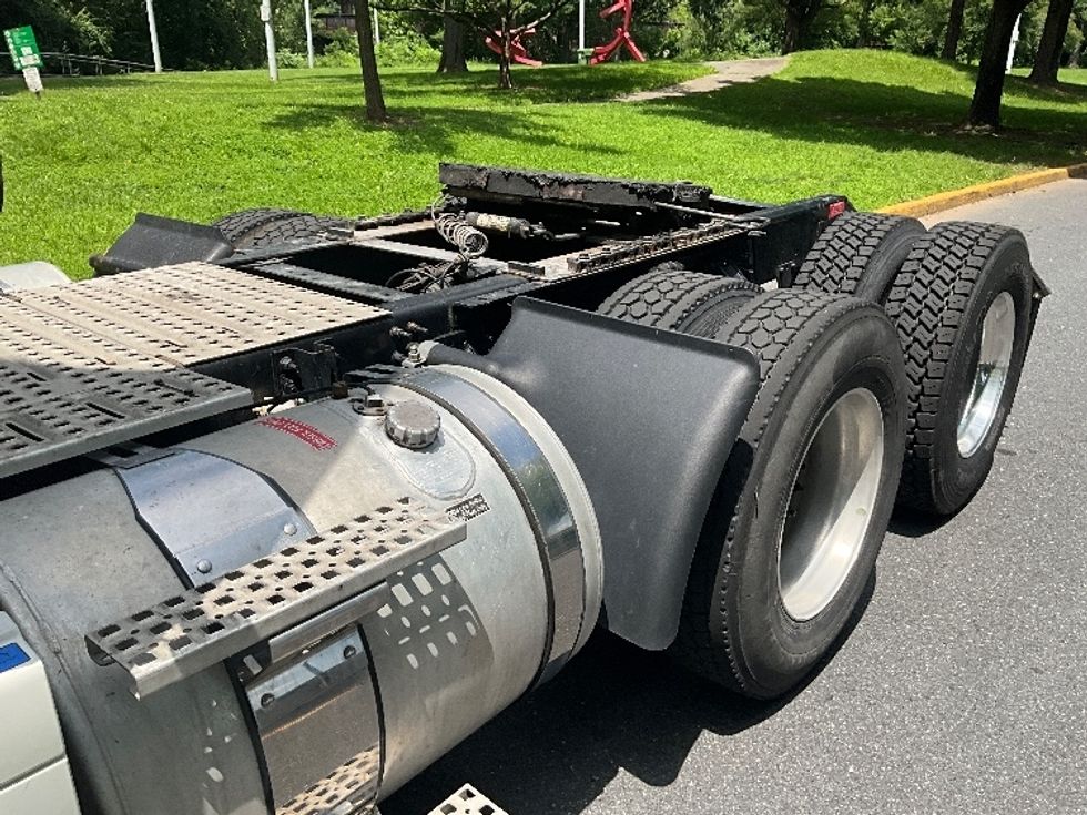 Day Cab Tractor-Heavy Duty Tractors-Volvo-2020-VNR64300-Allentown-PA-463,604\n\t\tmiles-$ 38,000 - Image 17