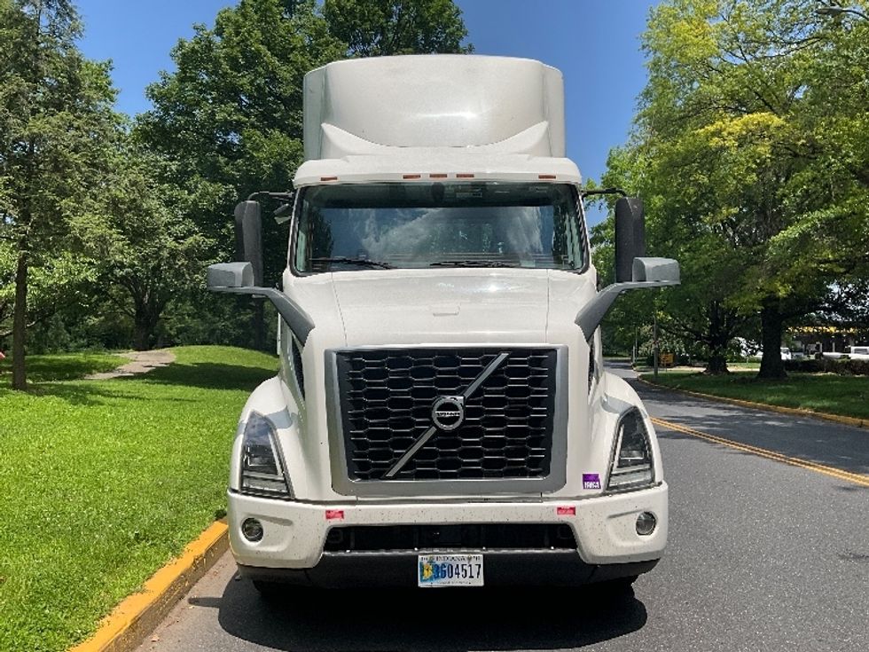 2020 Volvo Truck VNR photo 2