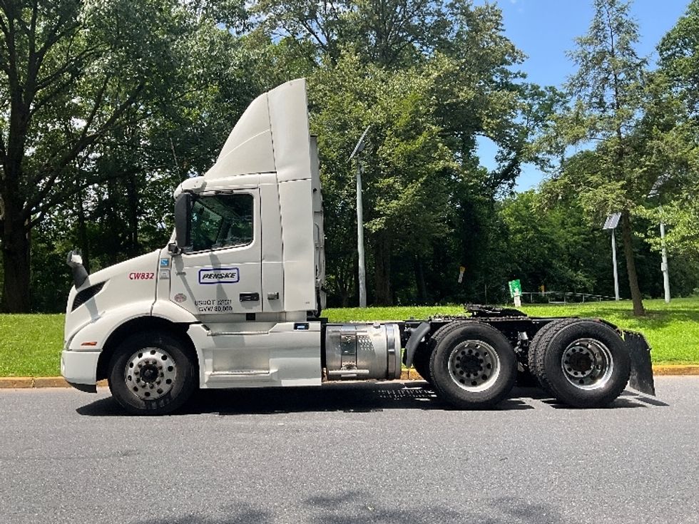 2020 Volvo Truck VNR photo 4