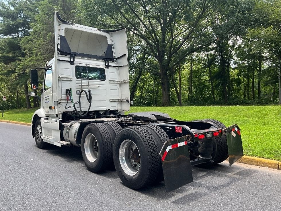 Day Cab Tractor-Heavy Duty Tractors-Volvo-2020-VNR64300-Allentown-PA-463,604\n\t\tmiles-$ 38,000 - Image 5