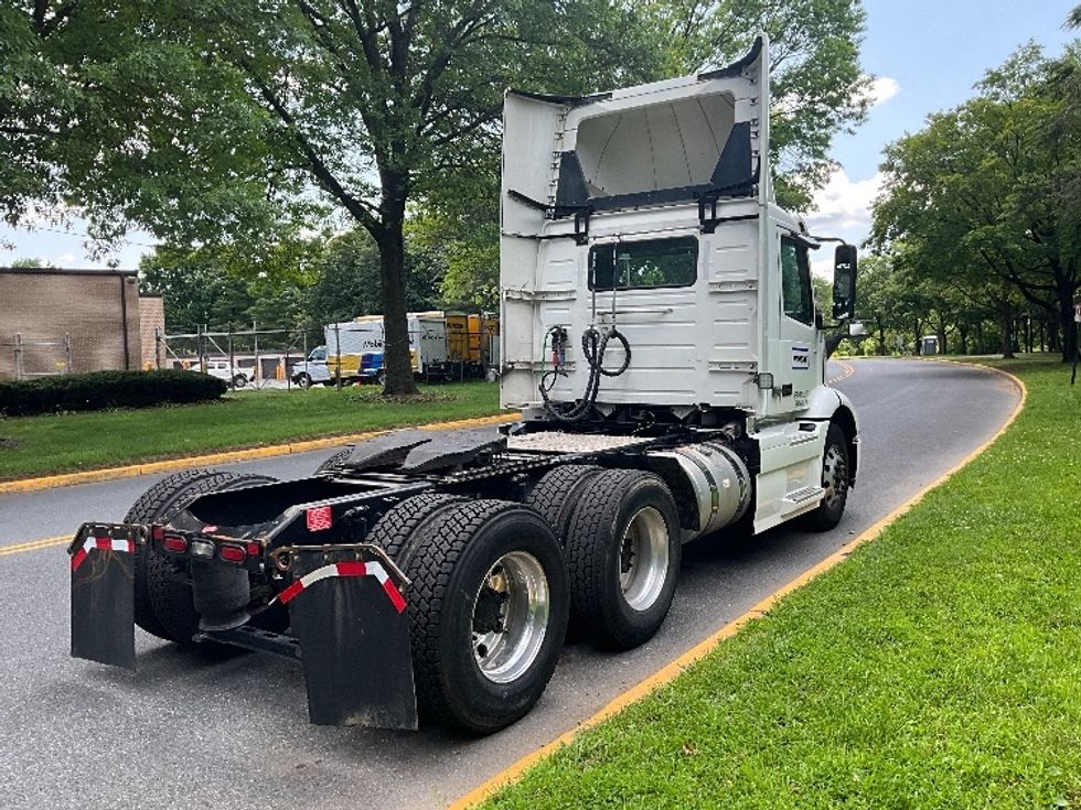 Day Cab Tractor-Heavy Duty Tractors-Volvo-2020-VNR64300-Allentown-PA-463,604\n\t\tmiles-$ 38,000 - Image 7