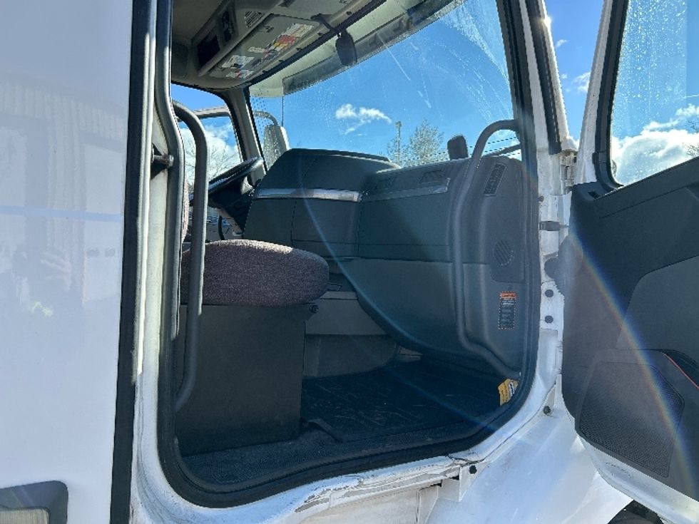 Day Cab Tractor-Heavy Duty Tractors-Volvo-2020-VNR64300-Allentown-PA-471,948\n\t\tmiles-$ 37,500 - Image 12