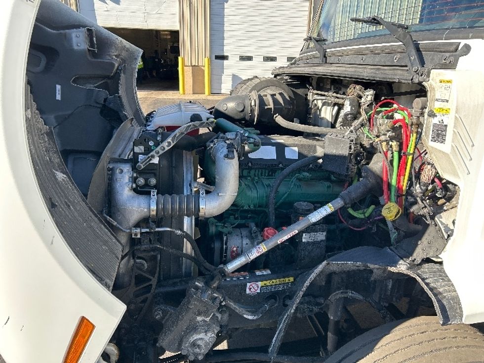 Day Cab Tractor-Heavy Duty Tractors-Volvo-2020-VNR64300-Allentown-PA-471,948\n\t\tmiles-$ 37,500 - Image 16