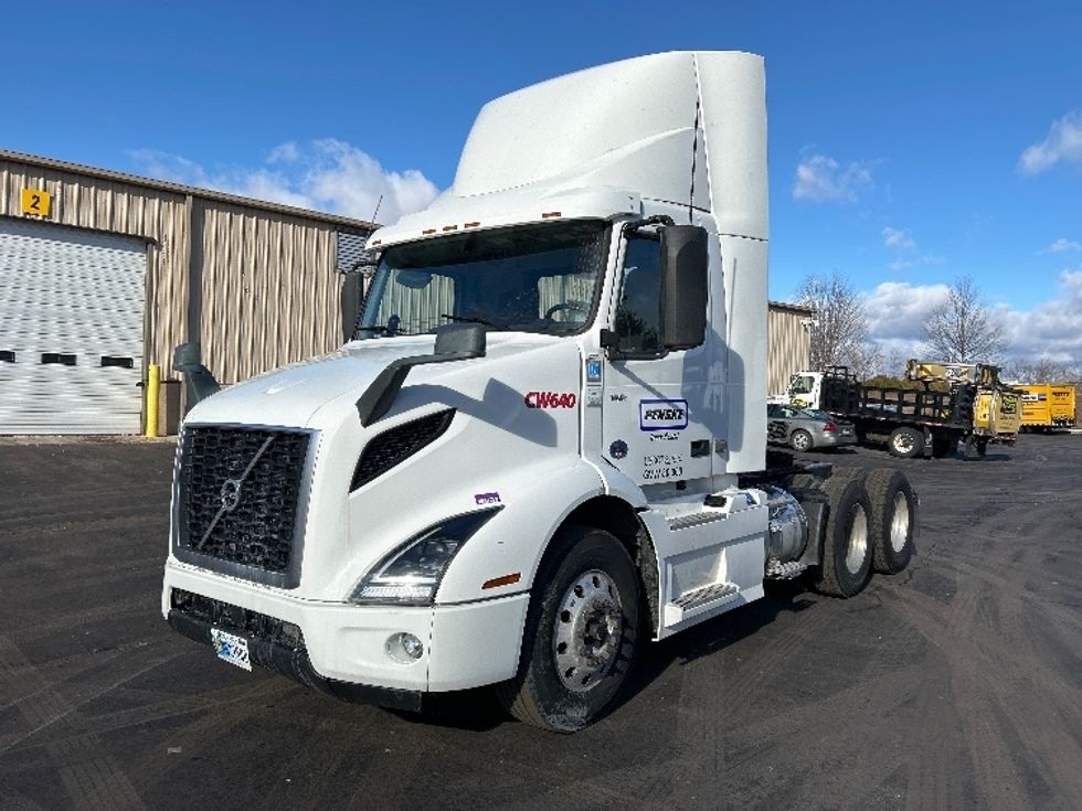 2020 Volvo Truck VNR photo 3