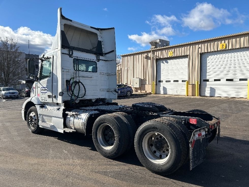 Day Cab Tractor-Heavy Duty Tractors-Volvo-2020-VNR64300-Allentown-PA-471,948\n\t\tmiles-$ 37,500 - Image 5