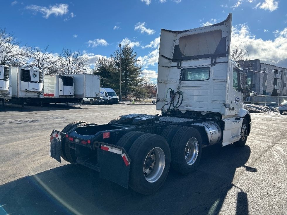 Day Cab Tractor-Heavy Duty Tractors-Volvo-2020-VNR64300-Allentown-PA-471,948\n\t\tmiles-$ 37,500 - Image 7