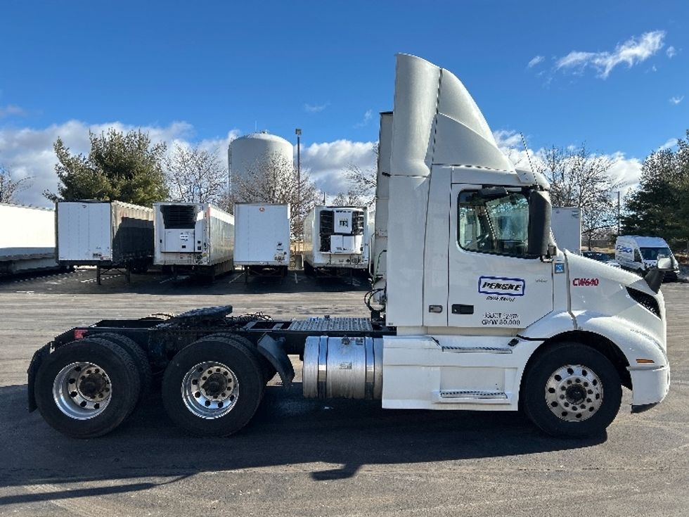Day Cab Tractor-Heavy Duty Tractors-Volvo-2020-VNR64300-Allentown-PA-471,948\n\t\tmiles-$ 37,500 - Image 8