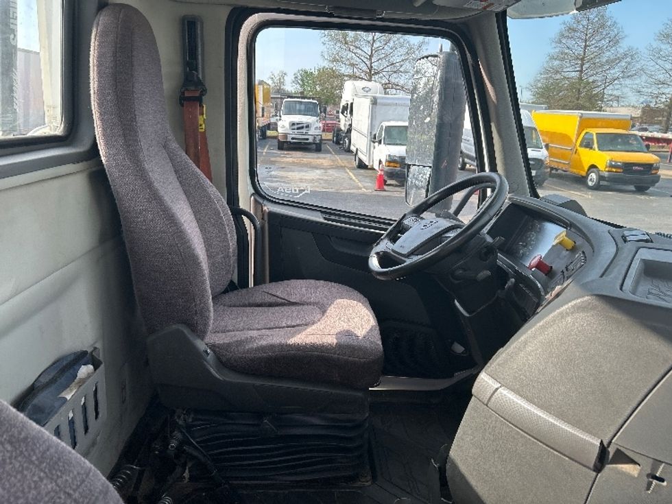 Day Cab Tractor-Heavy Duty Tractors-Volvo-2020-VNR64300-Arlington-TX-306,451\n\t\tmiles-$ 76,750 - Image 16