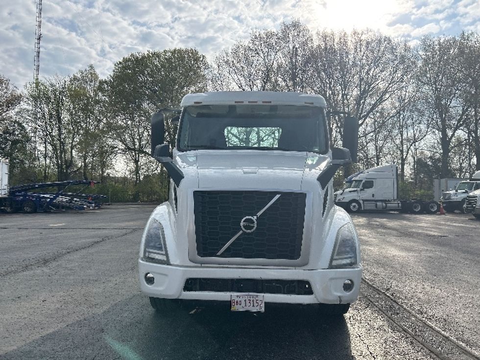 Day Cab Tractor-Heavy Duty Tractors-Volvo-2020-VNR64300-Arlington-TX-306,451\n\t\tmiles-$ 76,750 - Image 2