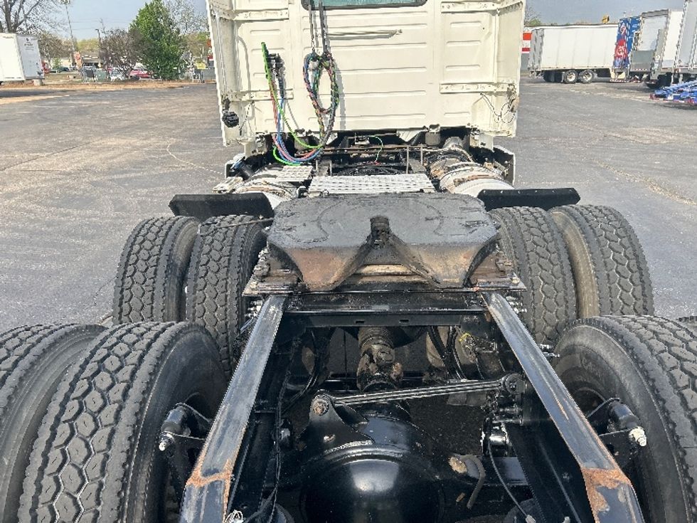 Day Cab Tractor-Heavy Duty Tractors-Volvo-2020-VNR64300-Arlington-TX-306,451\n\t\tmiles-$ 76,750 - Image 6