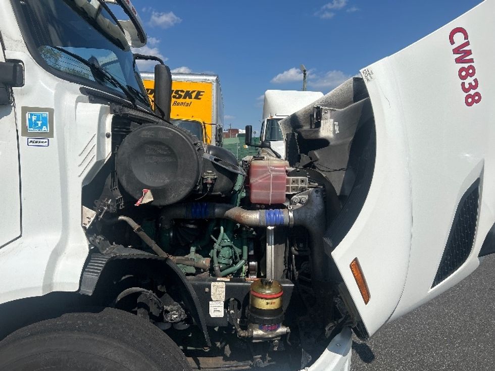 Day Cab Tractor-Heavy Duty Tractors-Volvo-2020-VNR64300-Bensalem-PA-467,025\n\t\tmiles-$ 37,750 - Image 15