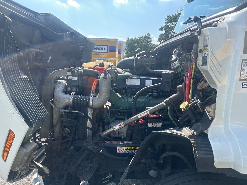 Day Cab Tractor-Heavy Duty Tractors-Volvo-2020-VNR64300-Bensalem-PA-467,025\n\t\tmiles-$ 37,750 - Image 16