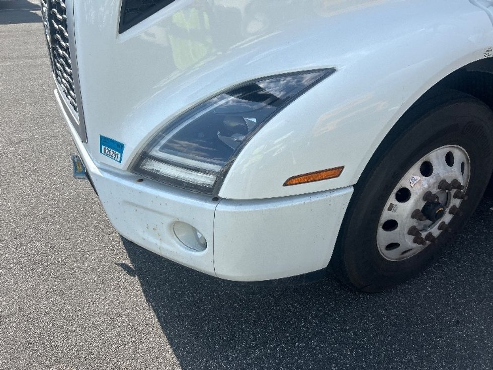 Day Cab Tractor-Heavy Duty Tractors-Volvo-2020-VNR64300-Bensalem-PA-467,025\n\t\tmiles-$ 37,750 - Image 18