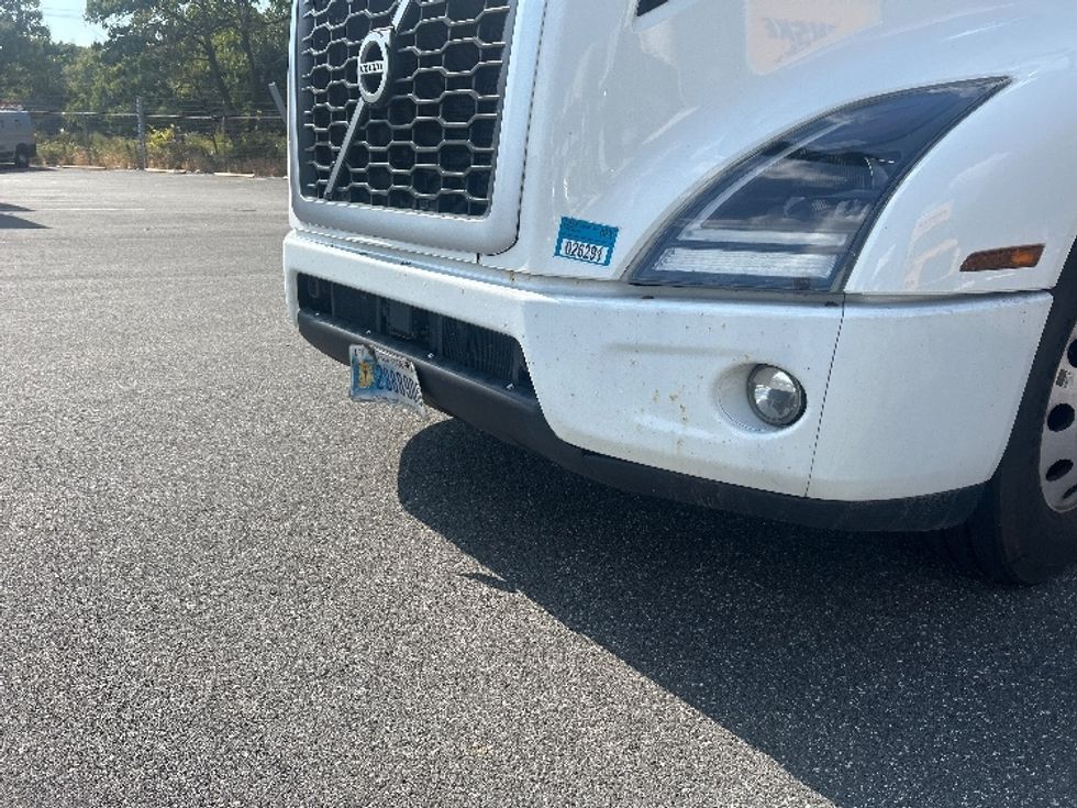 Day Cab Tractor-Heavy Duty Tractors-Volvo-2020-VNR64300-Bensalem-PA-467,025\n\t\tmiles-$ 37,750 - Image 19