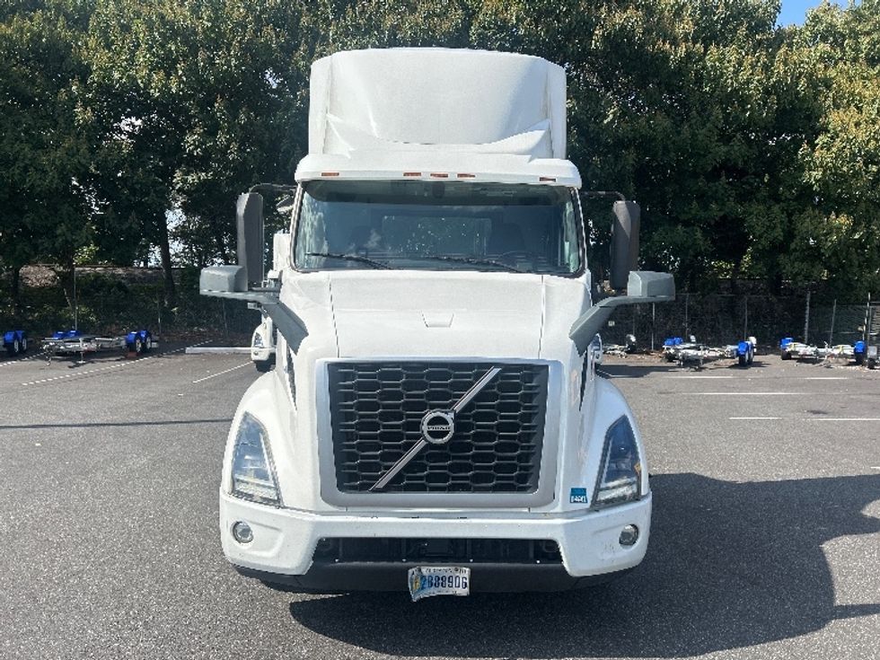 Day Cab Tractor-Heavy Duty Tractors-Volvo-2020-VNR64300-Bensalem-PA-467,025\n\t\tmiles-$ 37,750 - Image 2