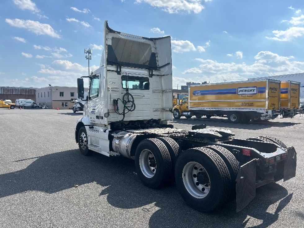 Day Cab Tractor-Heavy Duty Tractors-Volvo-2020-VNR64300-Bensalem-PA-467,025\n\t\tmiles-$ 37,750 - Image 5