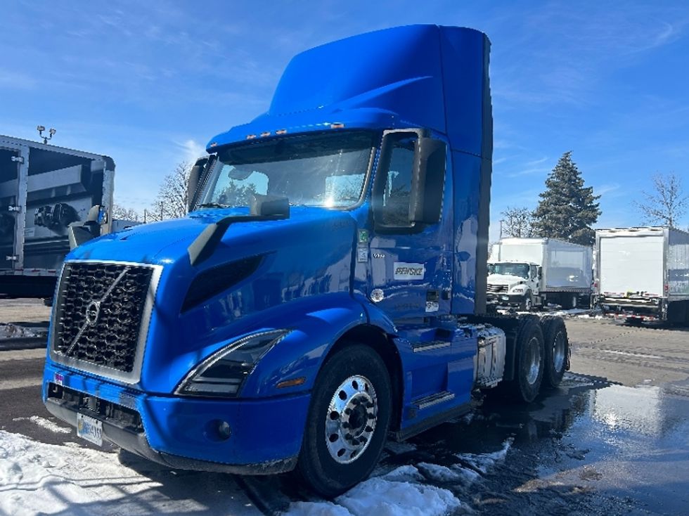 Day Cab Tractor-Heavy Duty Tractors-Volvo-2020-VNR64300-Brooklyn Park-MN-489,488\n\t\tmiles-$ 37,750 - Image 3
